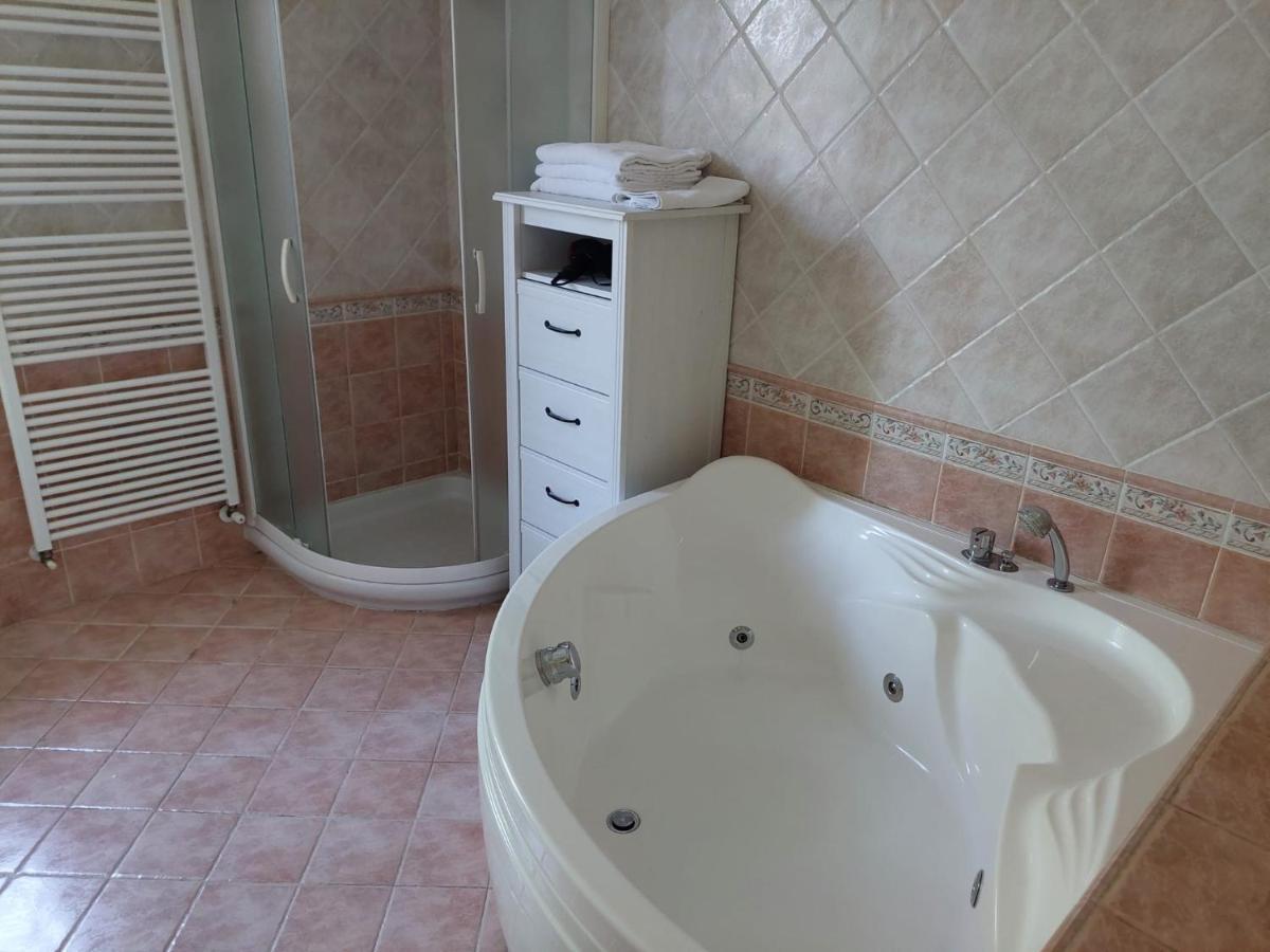 Castello di Serravalle Agriturismo Ca' Isotta מראה חיצוני תמונה