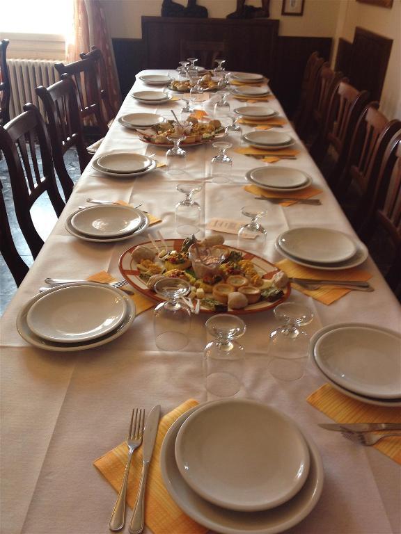 Castello di Serravalle Agriturismo Ca' Isotta מראה חיצוני תמונה