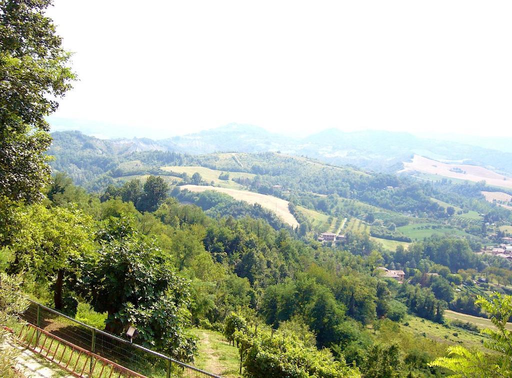 Castello di Serravalle Agriturismo Ca' Isotta מראה חיצוני תמונה