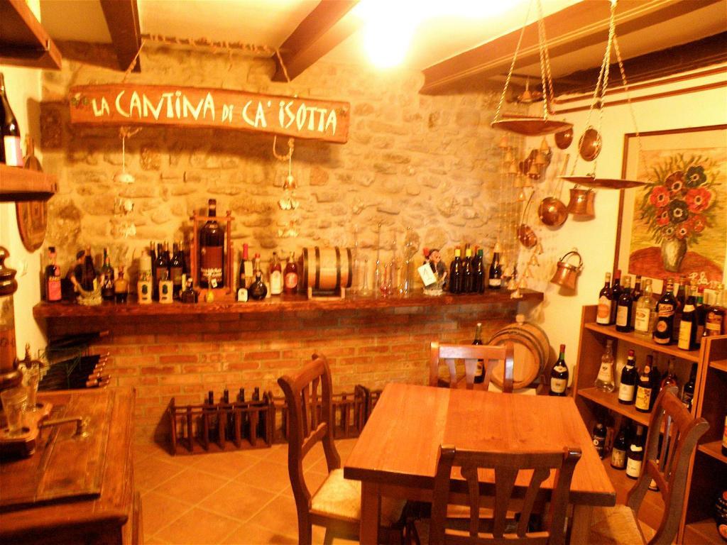 Castello di Serravalle Agriturismo Ca' Isotta מראה חיצוני תמונה